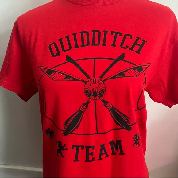 Quidditch Team Red T-Shirt Short Sleeve Harry Potter Style - Picture 3 of 4
